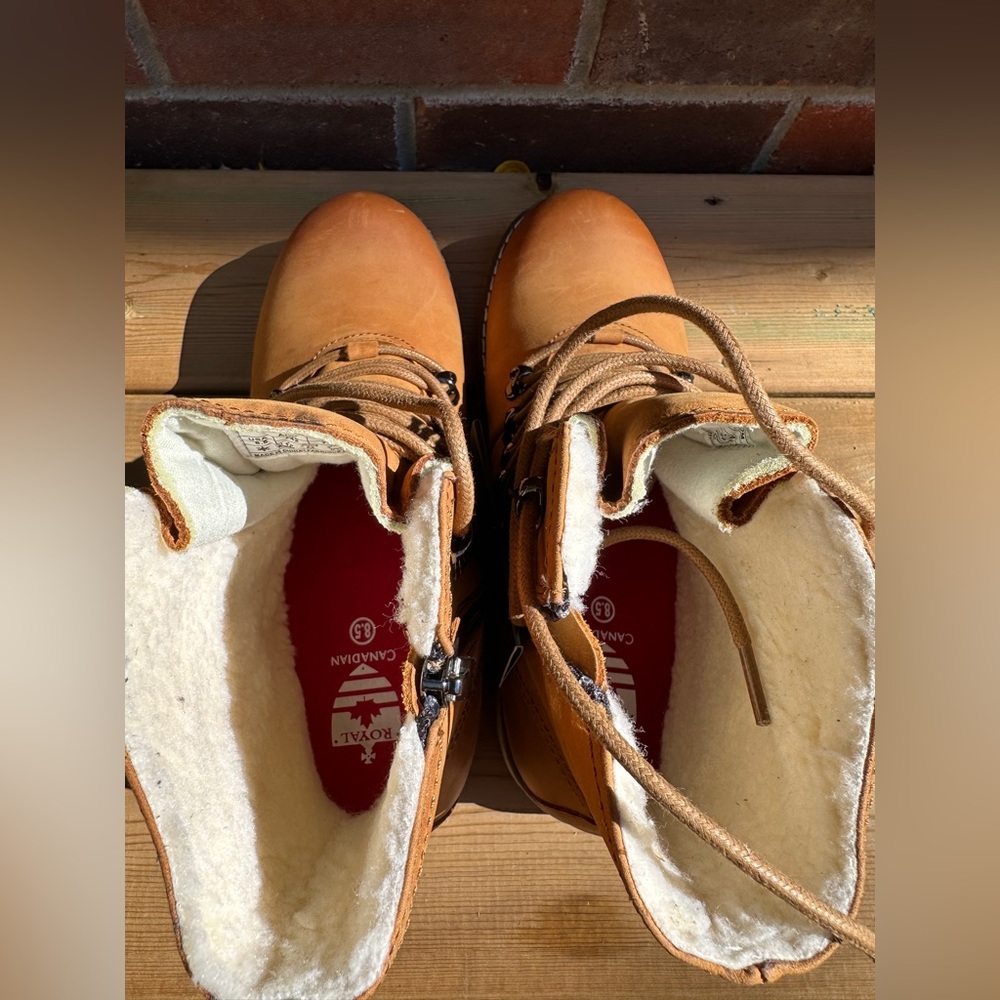 Royal Canadian Tan Winter Boots size 8.5 new with tag